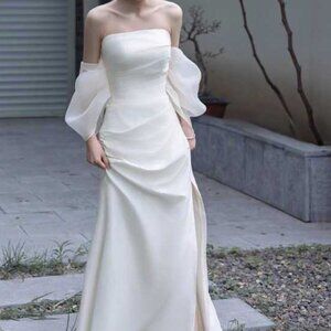 The main wedding dress